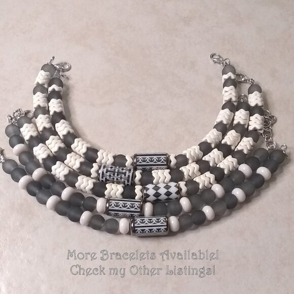 🍂🍁🍃 3/$25!!  Gray + Off-White Beaded Bracelet! Trendy Chic Sturdy Daily Wear! - Picture 8 of 8